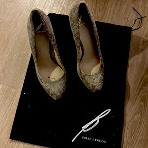 Brian Atwood Floral Lace Vero Cuoio Pumps